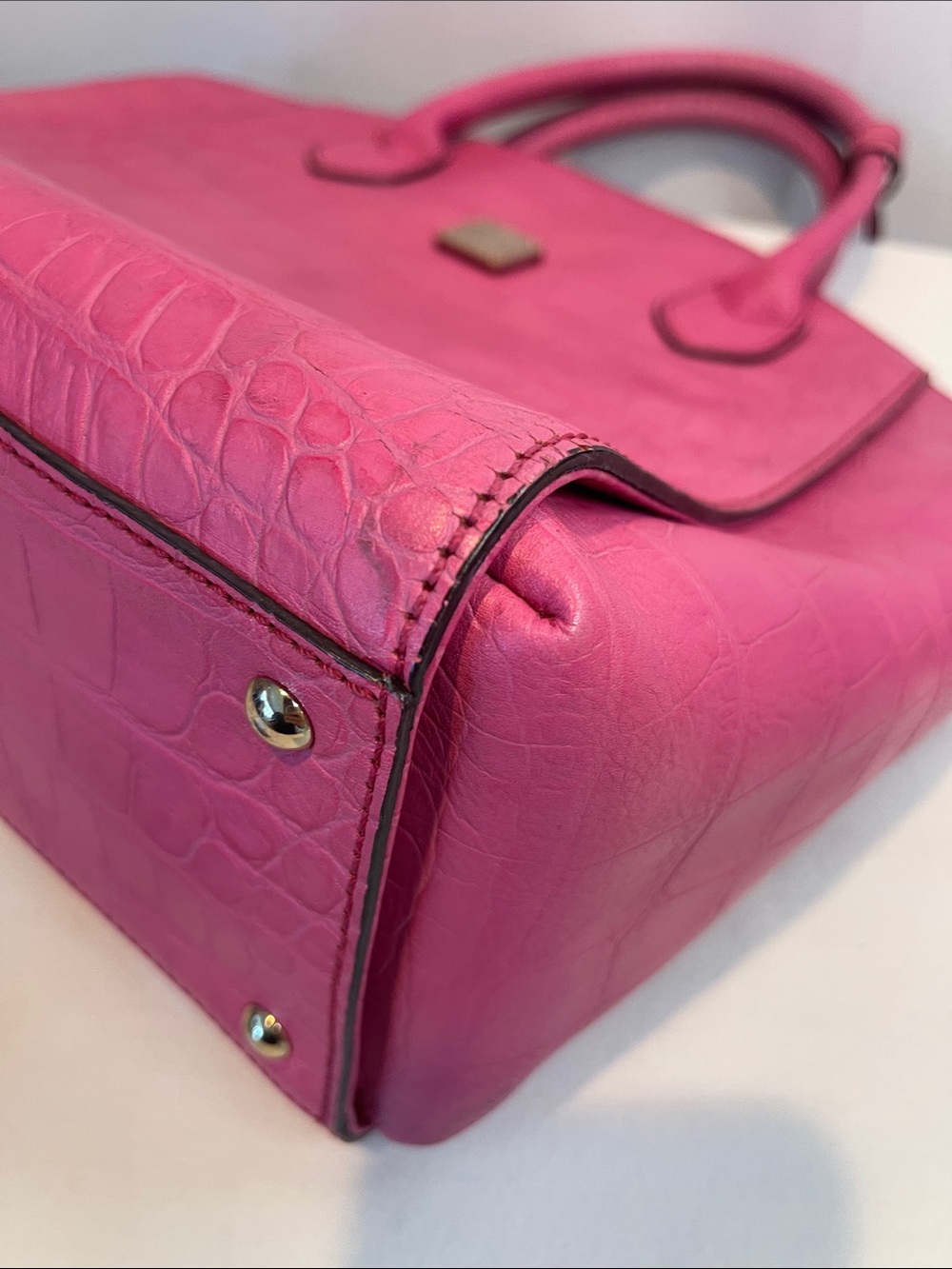 MCM Pink Croc Embossed Leather Satchel Bag w/ Keys & Entrupy Authenticationy - Picture 11 of 17